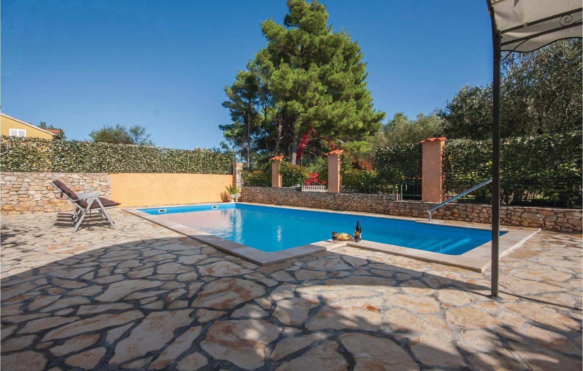 Awesome Apartment In Jadrija With Wifi Luaran gambar