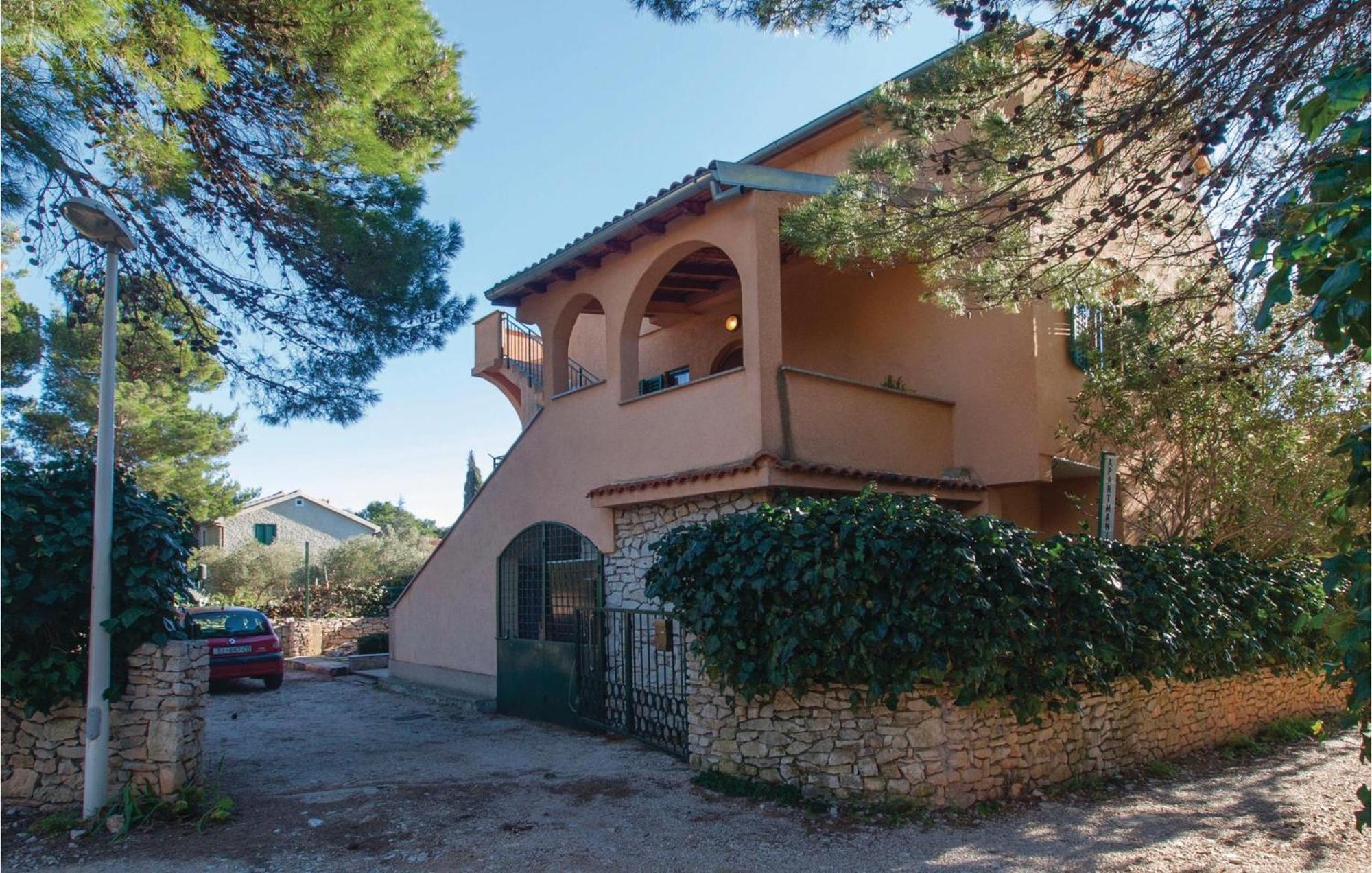 Awesome Apartment In Jadrija With Wifi Luaran gambar