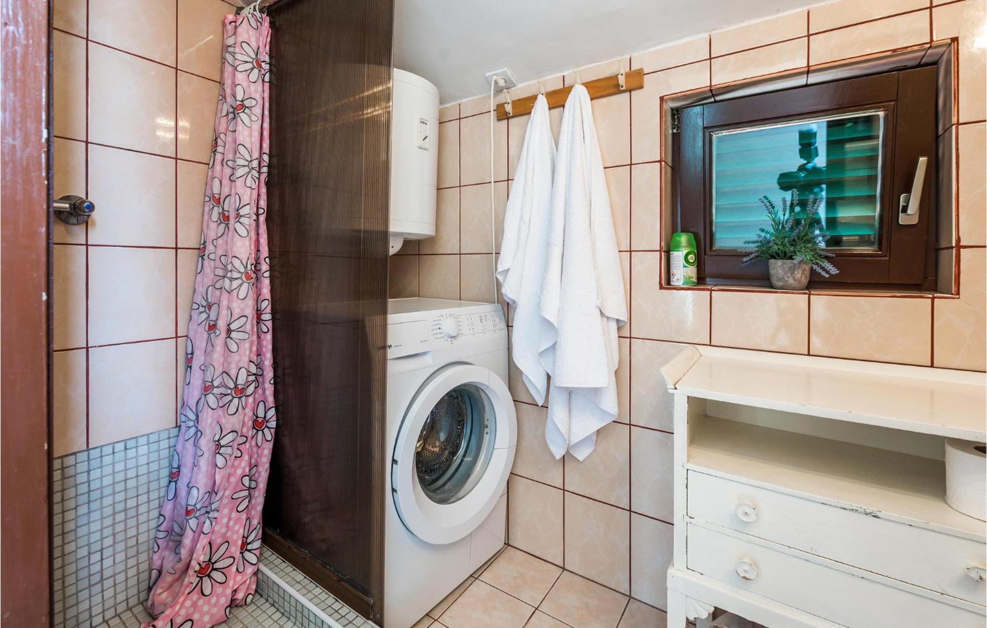Awesome Apartment In Jadrija With Wifi Luaran gambar